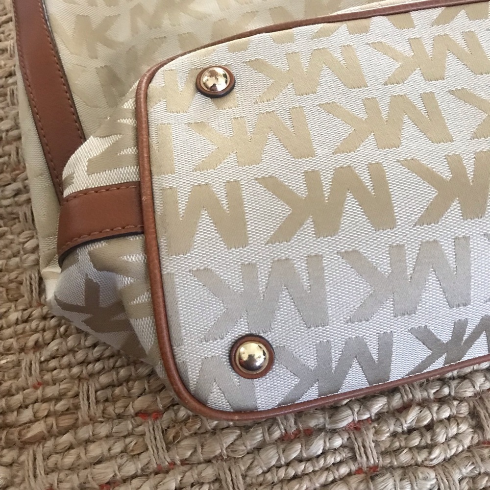 Michael Kors Tote Tan Handbag - Picture 10 of 16